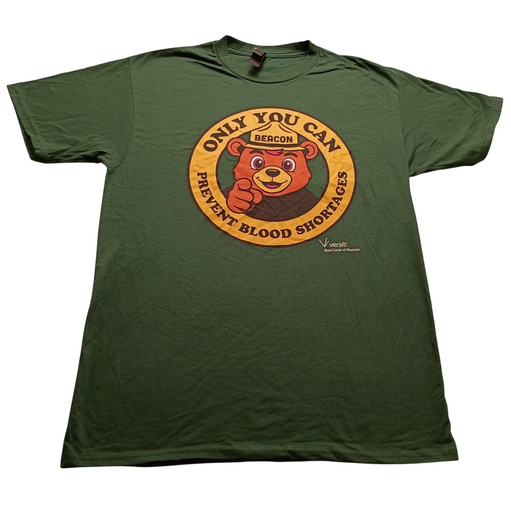 Port & Company T-Shirt Men's Medium Green Versiti Beacon Bear Graphic Tee M NWOT